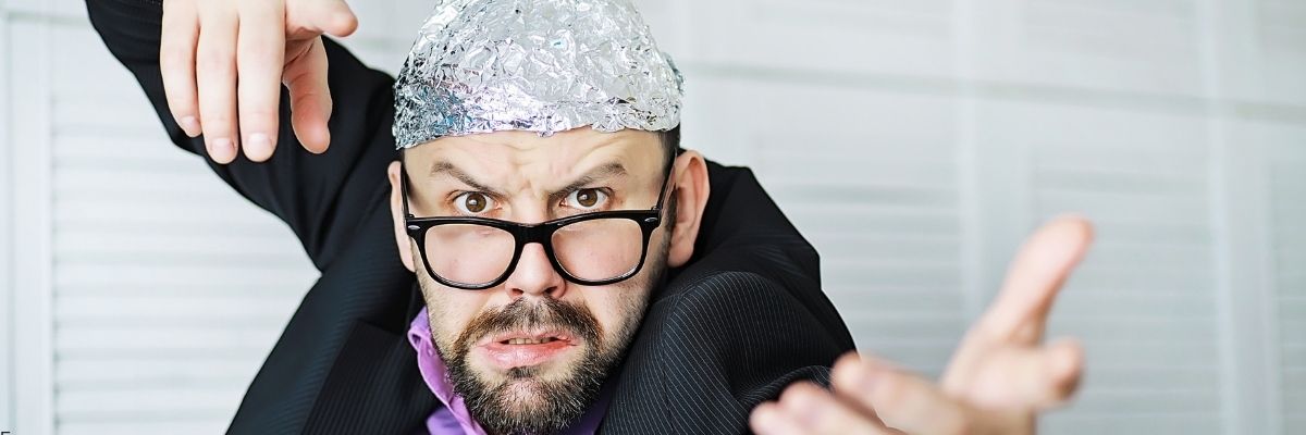 Komplo İnancı ile İletişim